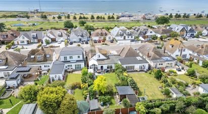 4 bedroom House in Southend-on-Sea (SS3)